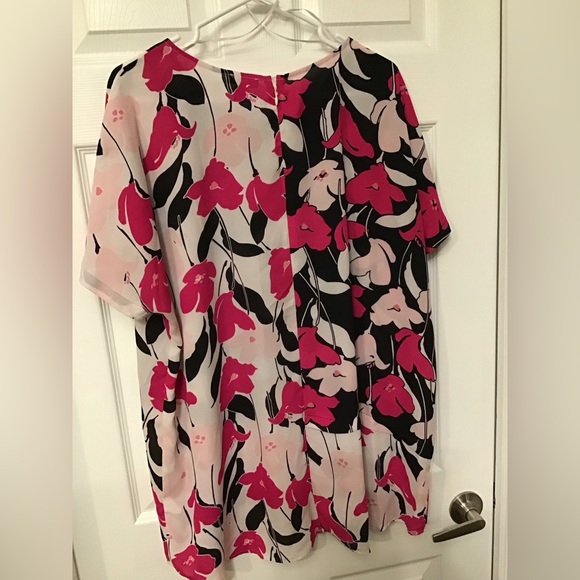 Plus Size Vince Camuto Tunic Blouse - Picture 2 of 4